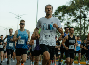 corrida-noturna-marca-homenagem-a-acbf-em-carlos-barbosa