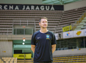 multicampeao-no-futsal,-jaraguaense-e-homenageado-na-camara-municipal