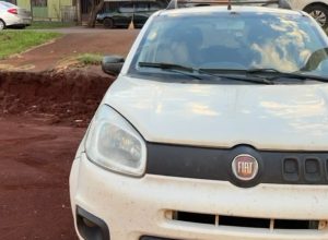 carro-cai-em-barranco-em-area-de-obras-no-bairro-brasmadeira,-em-cascavel