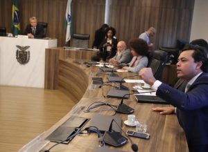 advogado-e-deputado-petista-trocam-acusacoes-na-assembleia-do-pr;-assista