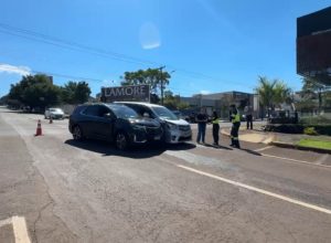 acidente-entre-carros-e-registrado-no-centro-de-cascavel