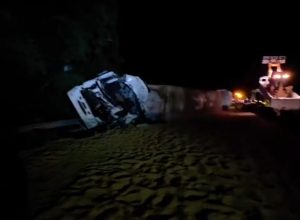 acidente-entre-caminhoes-deixa-um-morto-e-interdita-br-277-na-serra-em-morretes