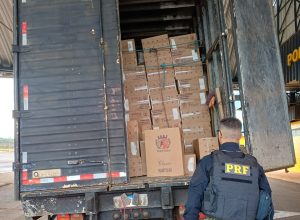 prf-apreende-maconha-apos-perseguicao-e-retira-200-mil-macos-de-cigarros-de-circulacao