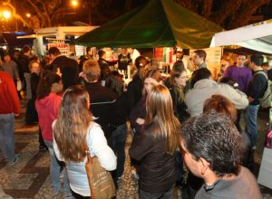 mais-que-pastel:-feiras-de-curitiba-movimentam-renda-e-atraem-turistas