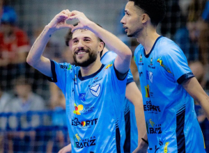 velez-goleia-penarol-e-garante-vaga-na-final-da-taca-farroupilha-metroserra