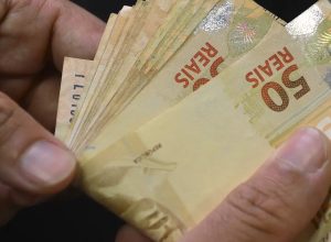 caixa-paga-bolsa-familia-a-beneficiarios-com-nis-de-final-8