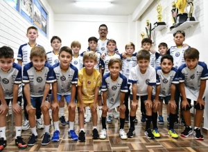 atletas-da-escola-joacaba-de-futsal-vivenciam-rotina-do-time-profissional