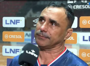 fim-de-ciclo:-deividy-hadson-chora-ao-se-despedir-do-cascavel-futsal-apos-empate-em-sp