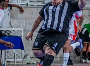 vivia-no-fundo-do-poco’:-ele-pesou-251-kg-e-hoje-e-artilheiro-no-botafogo