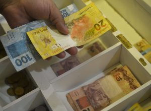 inflacao-usada-para-corrigir-salarios-acumula-4,11%-em-12-meses