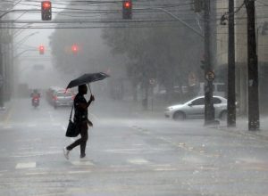 el-nino-deve-transformar-inverno-do-parana-em-corredor-de-umidade-e-calor