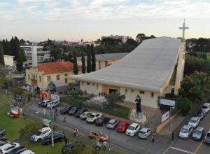 devocao-a-santa-rita-atrai-fieis-para-festa-tradicional-em-curitiba