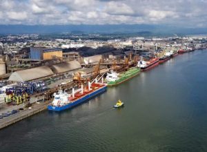 operacao-apreende-carga-de-acucar-com-suspeita-de-mistura-de-areia-em-paranagua