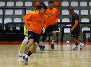 “prontos-para-competir”:-apos-experiencia-na-champions-league,-reforco-da-acbf-projeta-libertadores