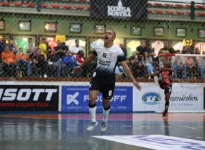 fixo-do-corinthians-valoriza-goleada-no-paulista-e-destaca-necessidade-de-reacao-na-lnf
