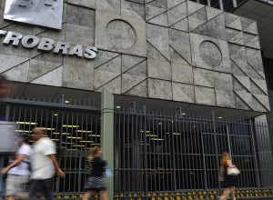 petrobras-anuncia-alta-de-r$-0,04-na-gasolina-vendida-a-distribuidoras