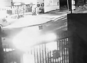 camera-flagra-acidente-que-deixou-motociclista-ferido-no-bairro-periolo