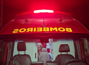 jovem-fica-ferido-em-acidente-entre-moto-eletrica-e-carro-no-sao-cristovao,-em-cascavel