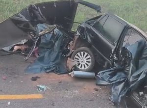tres-morrem-e-dois-ficam-feridos-em-grave-acidente-na-pr-323-entre-perobal-e-umuarama