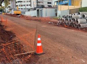 obra-na-rua-mato-grosso-avanca-e-estacionamento-e-bloqueado-por-30-dias-em-cascavel
