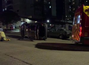 motorista-e-preso-por-suspeita-de-embriaguez-apos-acidente-com-tombamento-em-cascavel