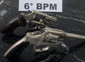 suspeito-e-preso-apos-roubo-a-residencia-no-bairro-alto-alegre;-armas-sao-apreendidas