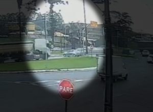camera-registra-mais-um-acidente-na-travessia-do-trevo-da-portal-em-cascavel