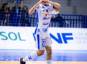 velez-convoca-torcida-para-duelo-contra-o-sao-lourenco-pela-9a-rodada-da-lnf-silver