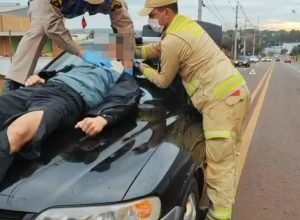 motociclista-fica-ferido-apos-colidir-na-traseira-de-carro-no-brasmadeira