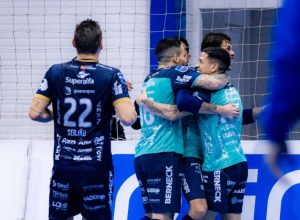 sao-lourenco-encerra-jejum-e-impoe-segunda-derrota-seguida-ao-velez-camaqua