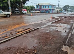 chuva-gera-transtornos-em-obra-na-rua-clodoaldo-ursulano