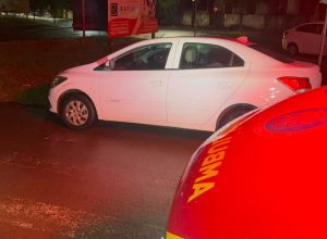 duas-jovens-ficam-feridas-em-acidente-entre-moto-eletrica-e-carro-no-bairro-santa-cruz