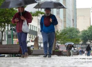 ciclone-extratropical-provoca-tempestades-e-queda-brusca-de-temperatura-no-parana