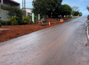 rua-universitaria-e-liberada-apos-limpeza-e-retirada-da-lama-em-cascavel