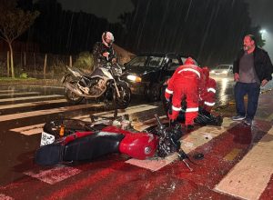 motorista-foge-apos-provocar-acidente-com-motociclista-na-avenida-tito-muffato,-em-cascavel