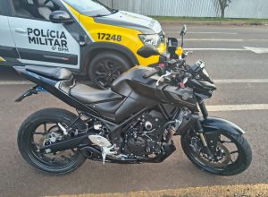 motocicleta-com-irregularidades-e-apreendida-proximo-a-rodoviaria-de-cascavel
