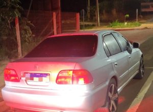 veiculo-com-sinais-de-arrombamento-e-recolhido-pela-pm-no-bairro-interlagos