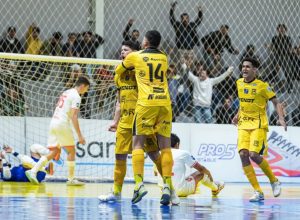 juventude-marca-tres-na-prorrogacao,-bate-america-rn-e-avanca-as-quartas-de-final-da-copa-lnf
