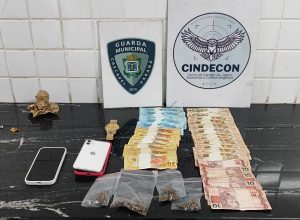 jovem-e-encaminhado-a-delegacia-apos-fugir-da-policia-e-ser-flagrado-com-drogas-em-cascavel