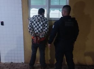 homem-e-preso-apos-agredir-companheira-em-caso-de-violencia-domestica-em-cascavel