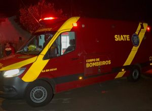 motorista-fica-ferido-apos-batida-entre-carros-no-bairro-interlagos,-em-cascavel