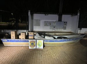 bpfron-e-policia-federal-apreendem-cigarros-e-agrotoxicos-em-embarcacao-no-lago-de-itaipu