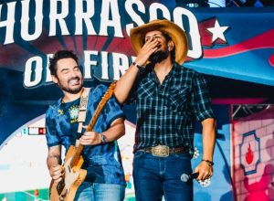 festival-de-fernando-e-sorocaba-reune-5-mil-em-cascavel