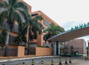 anvisa-determina-recolhimento-de-lotes-de-antibioticos