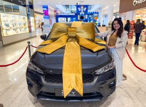ganhadora-de-sorteio-de-carro-no-catuai-cascavel-celebra-premio-com-emocao