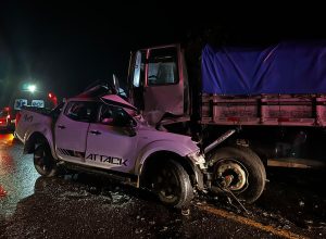 batida-entre-caminhonete-e-caminhao-deixa-um-morto-na-br-277