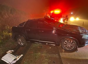 casal-fica-ferido-apos-carro-capotar-na-br-163-em-cascavel