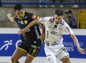 praia-clube-sai-na-frente,-joinville-vira,-mas-empate-em-3-a-3-fica-em-uberlandia-pela-lnf-cresol