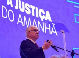 fachin-diz-que-espera-regras-do-stf-para-supersalarios-ainda-em-junho