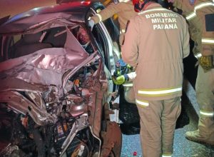 homem-fica-gravemente-ferido-apos-bater-carro-na-traseira-de-onibus-na-br-467